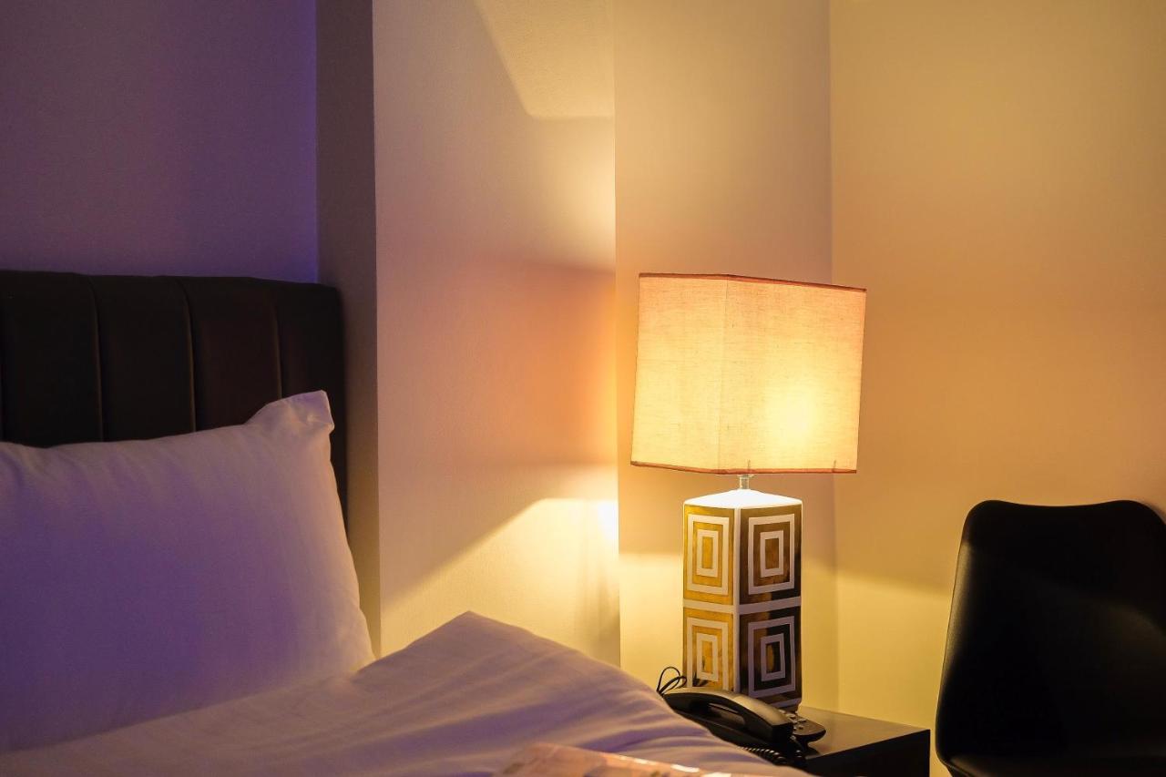 Crevice Hotel Davao City Buitenkant foto