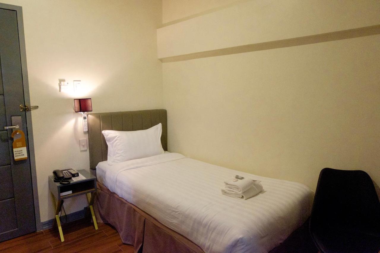 Crevice Hotel Davao City Buitenkant foto